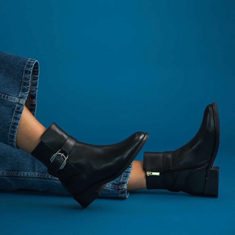 Liz Claiborne Black Ankle Booties